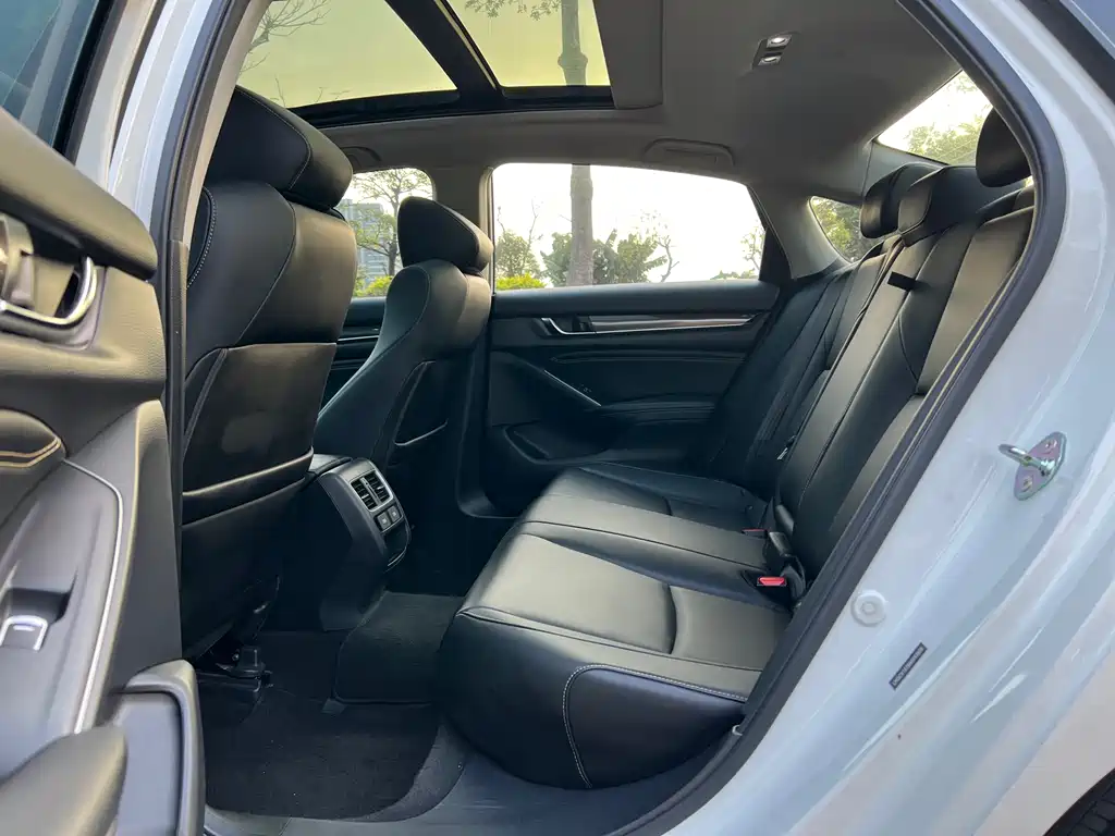 Honda Accord 2022 — фото 13