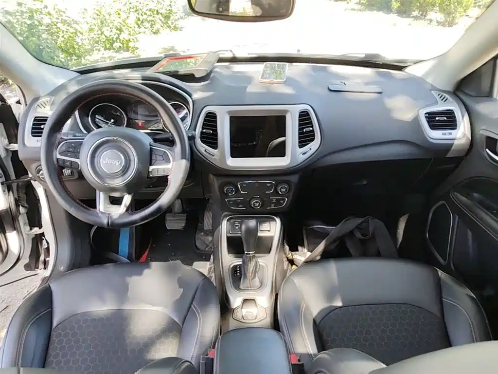 Jeep Compass 2020 — фото 10