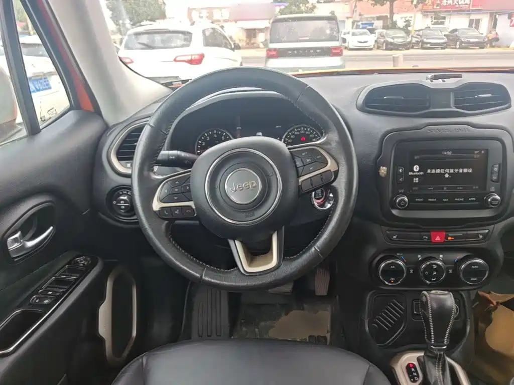 Jeep Renegade 2016 — фото 11