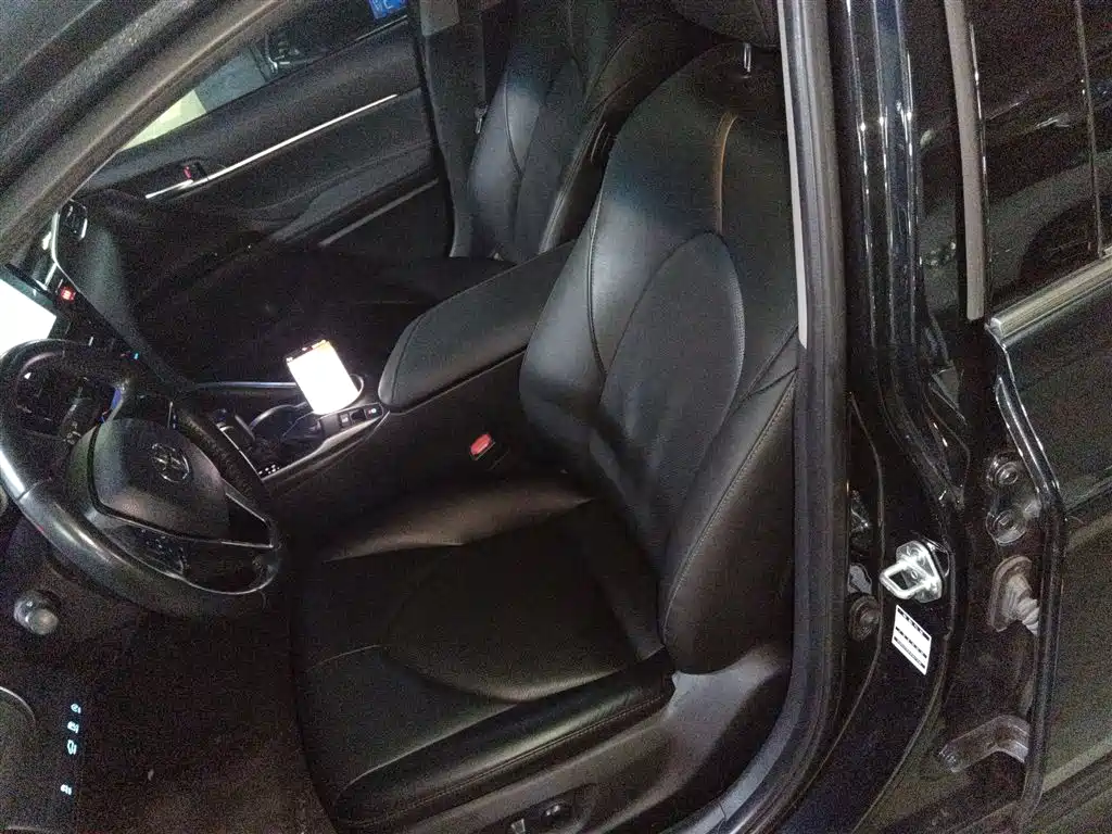 Toyota Camry 2023 — фото 15