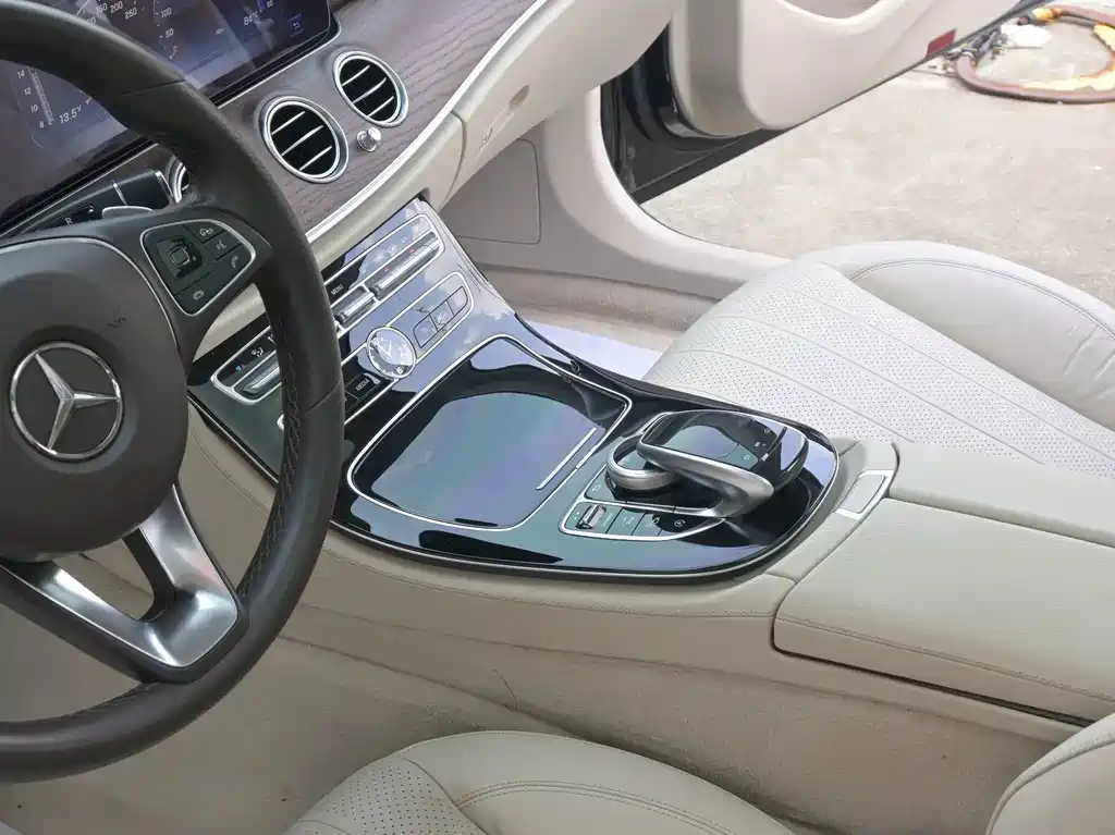 Mercedes-Benz E-Class 2017 — фото 11