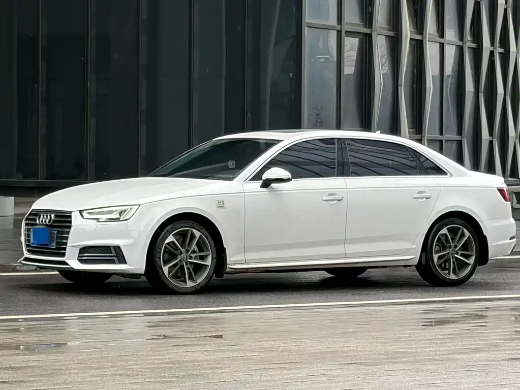 Audi A4L 2019 — фото 1