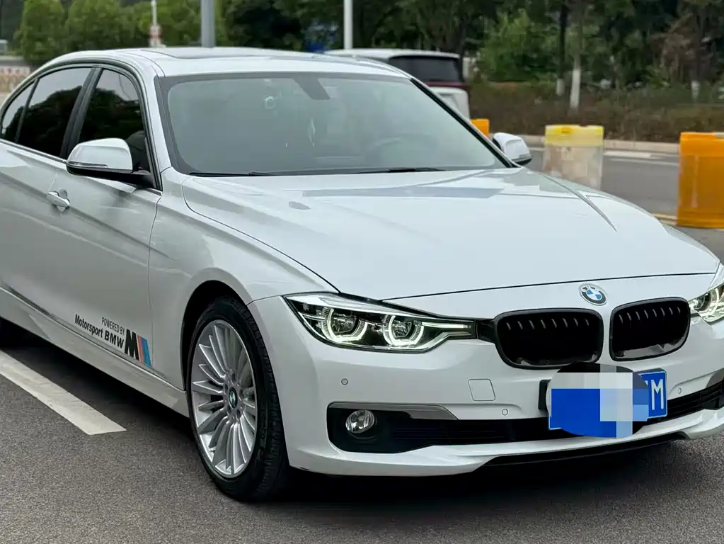 BMW 3 Series 2018 — фото 1