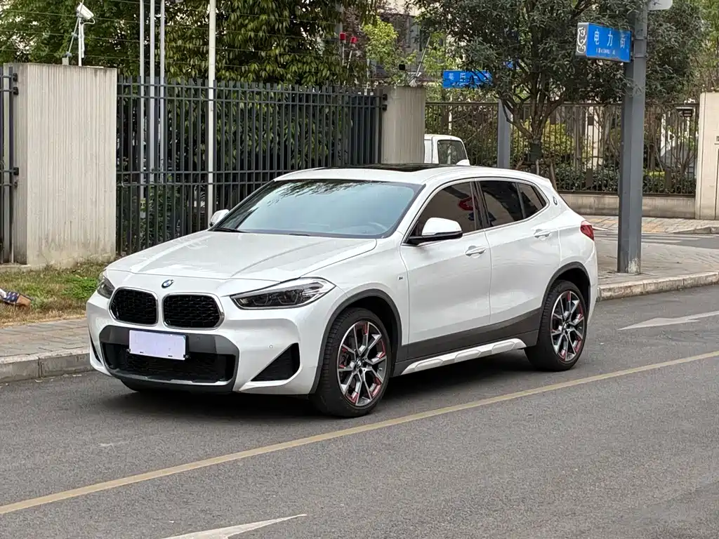 BMW X2 2022 — фото 1