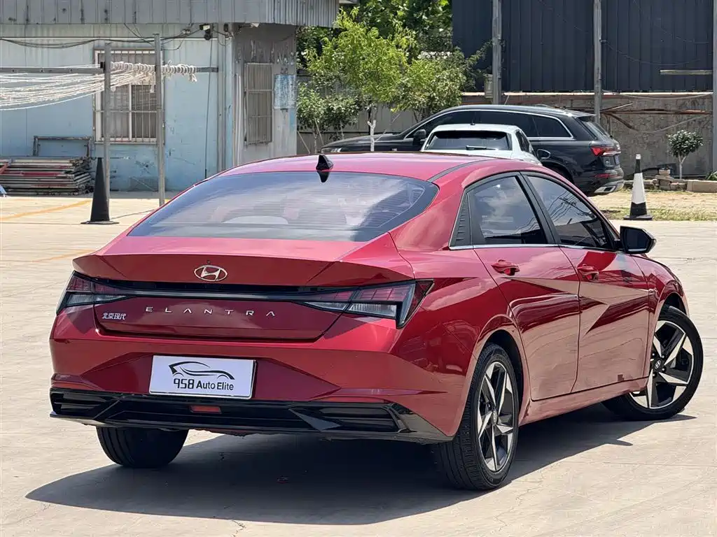 Hyundai Elantra 2023 — фото 11