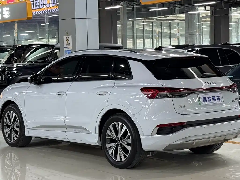 Audi Q4 e-tron 2024 — фото 3