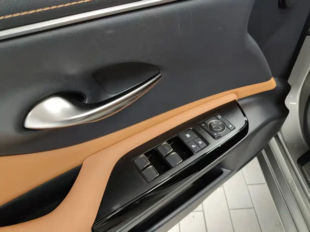 Lexus ES 2022 — фото 15