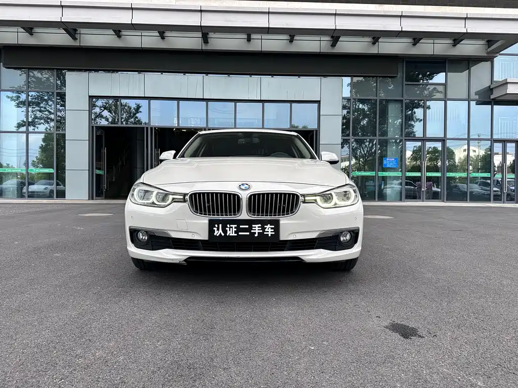 BMW 3 Series 2019 — фото 1