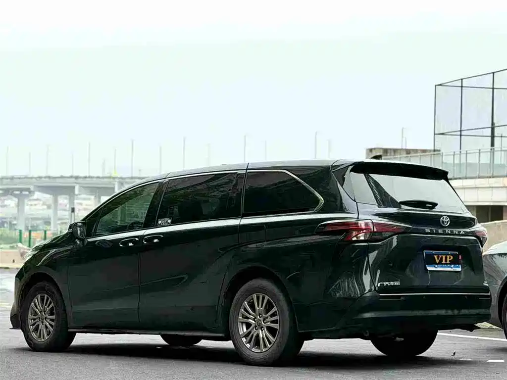 Toyota Sienna 2023 — фото 2