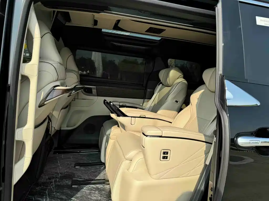 Toyota Alphard 2024 — фото 3