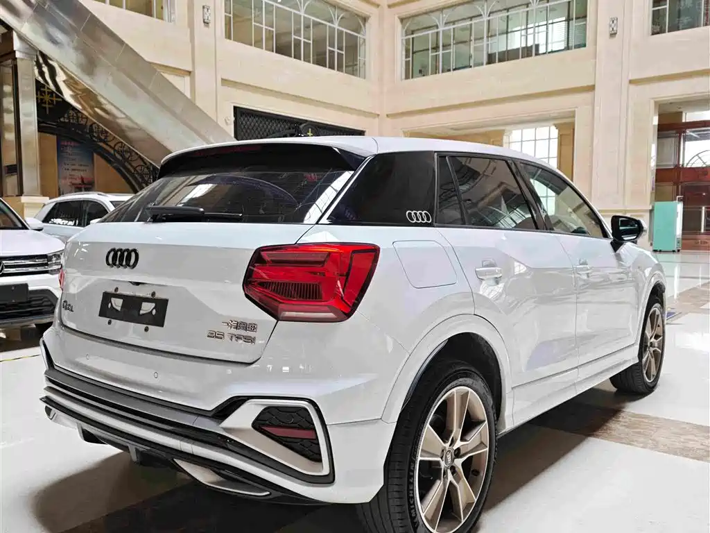 Audi Q2L 2022 — фото 18