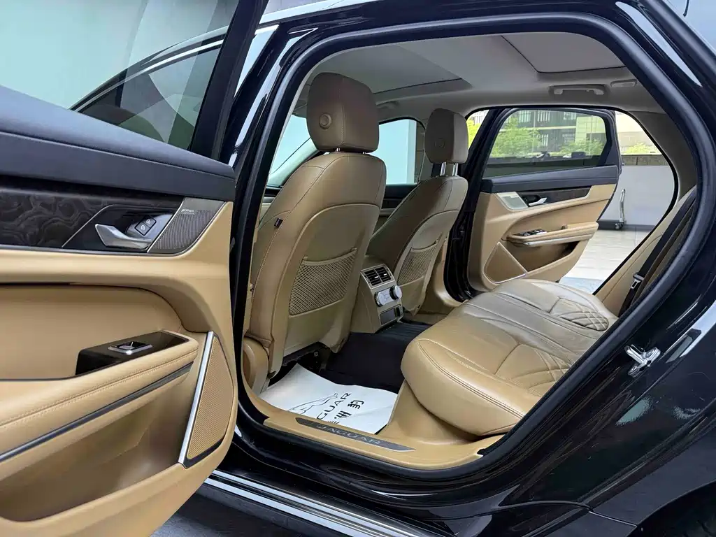 Jaguar XFL 2023 — фото 10