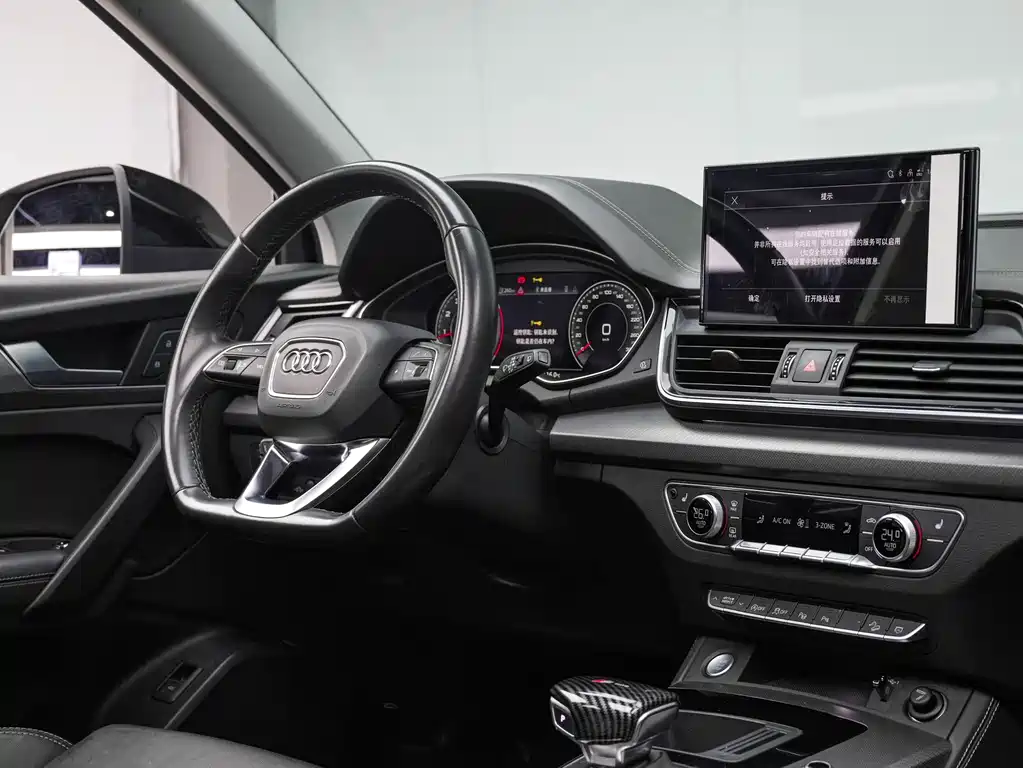 Audi Q5L 2022 — фото 10