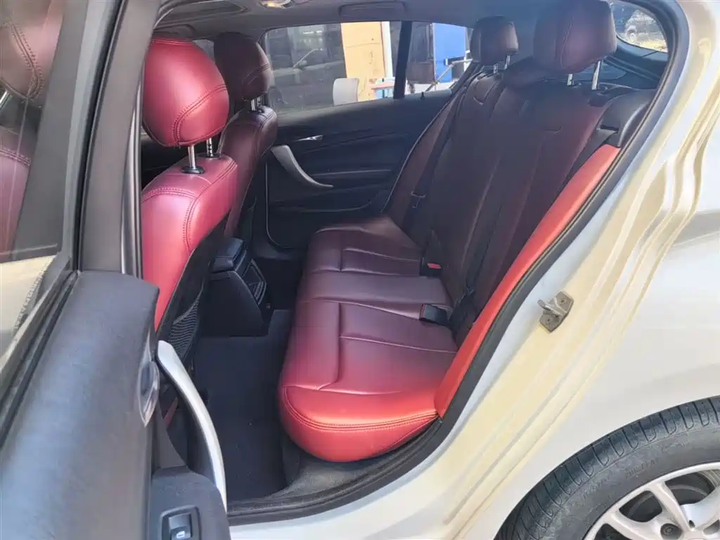 BMW 1 Series 2018 — фото 17