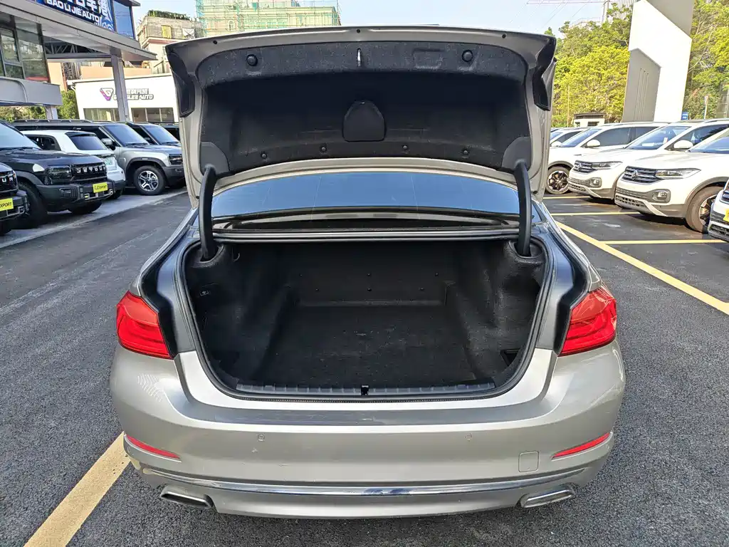 BMW 5 Series 2018 — фото 24