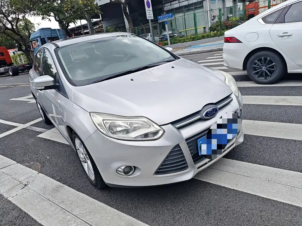 Ford Focus 2014 — фото 3