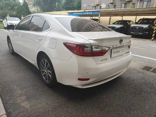 Lexus ES 2017