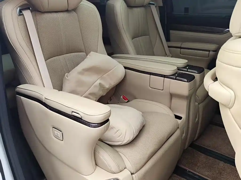 Toyota Alphard 2023 — фото 12