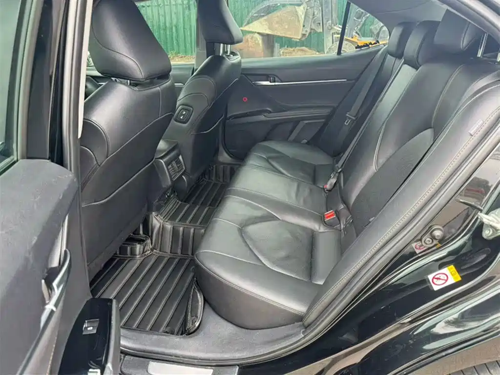 Toyota Camry 2019 — фото 14