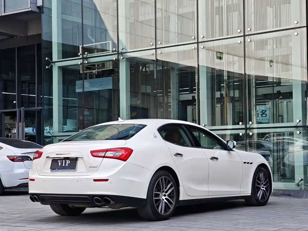 Maserati Ghibli 2018 — фото 20