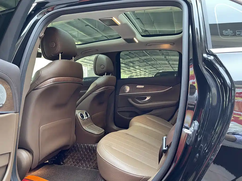 Mercedes-Benz E-Class 2023 — фото 12