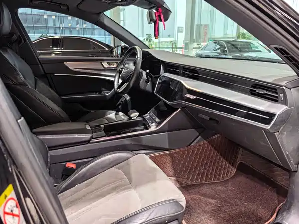 Audi A6L 2022