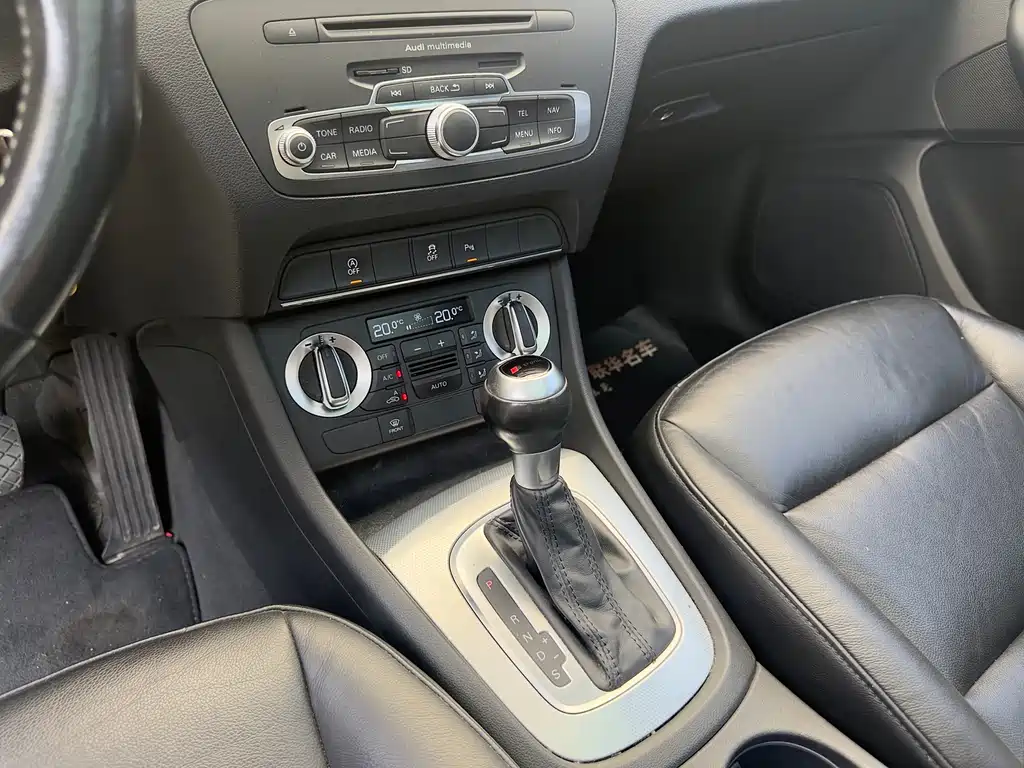 Audi Q3 2015 — фото 12