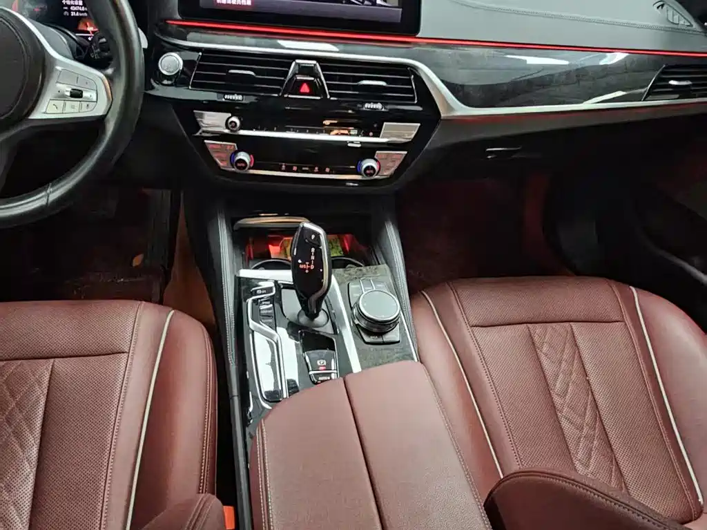 BMW 5 Series 2024 — фото 16