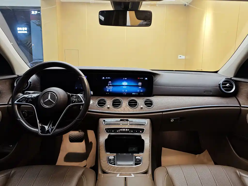 Mercedes-Benz E-Class 2021 — фото 21