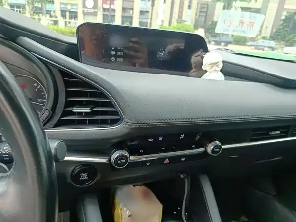 Mazda 3 Axela 2023