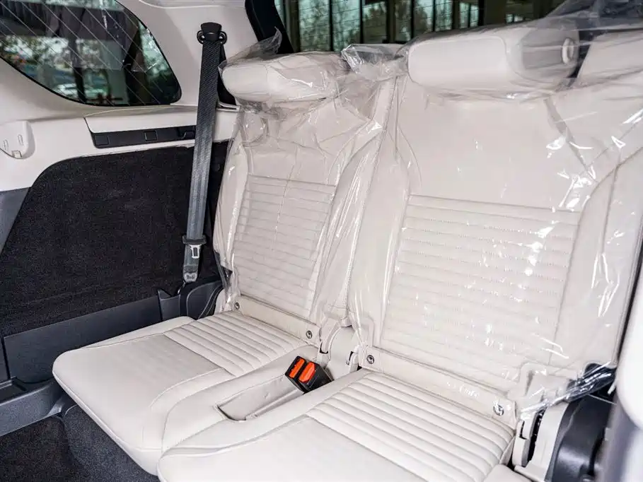 Land Rover Discovery 2025 — фото 16