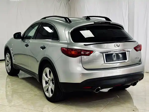 Infiniti QX70 2015