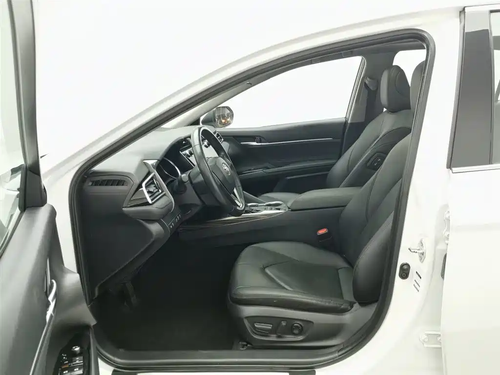Toyota Camry 2020 — фото 10