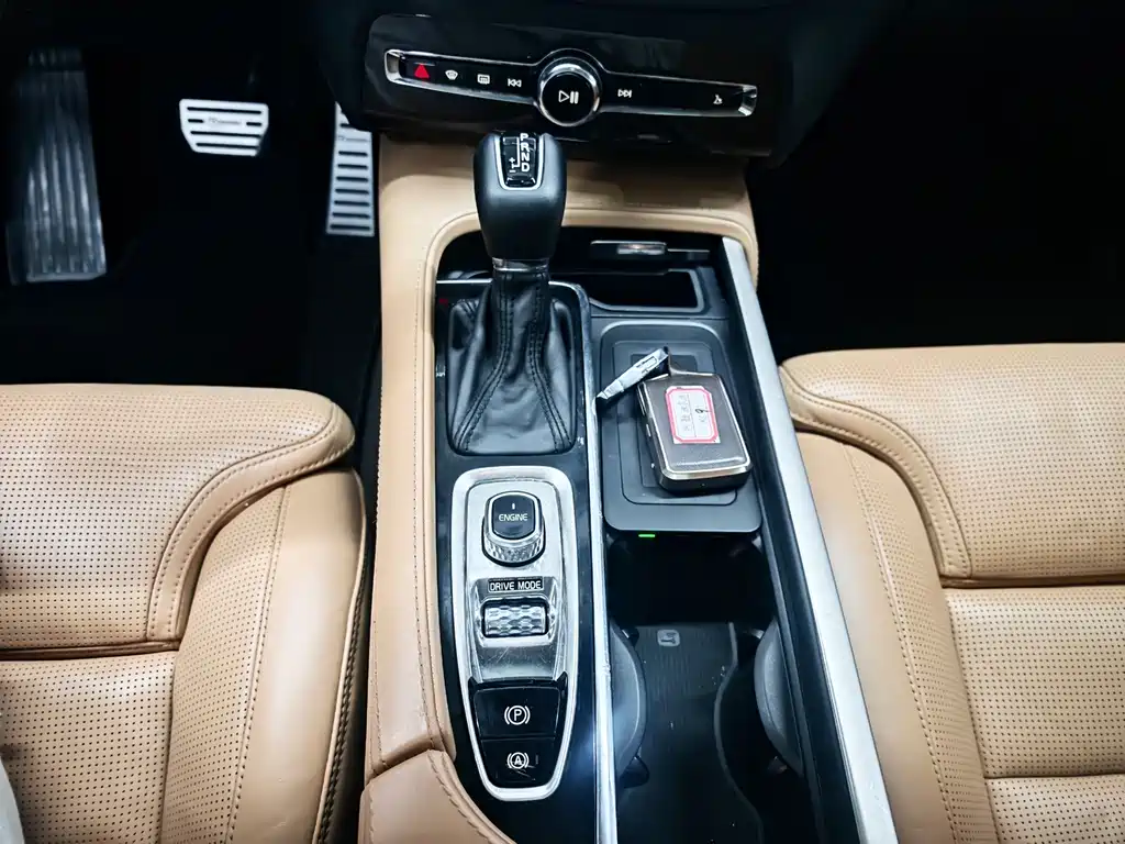 Volvo XC90 2015 — фото 12