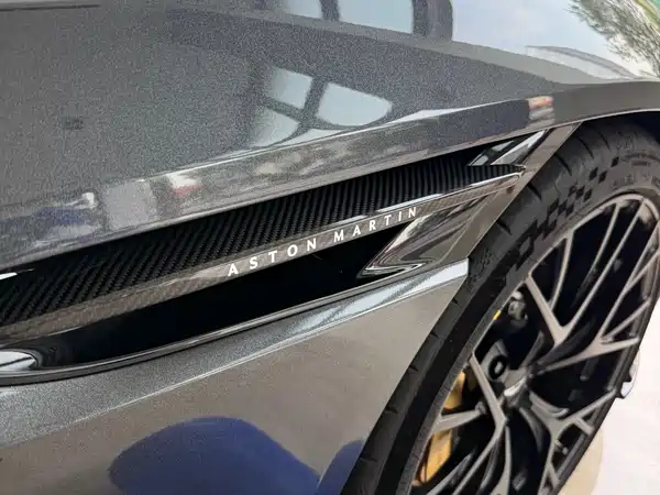 Aston Martin DB12 2025