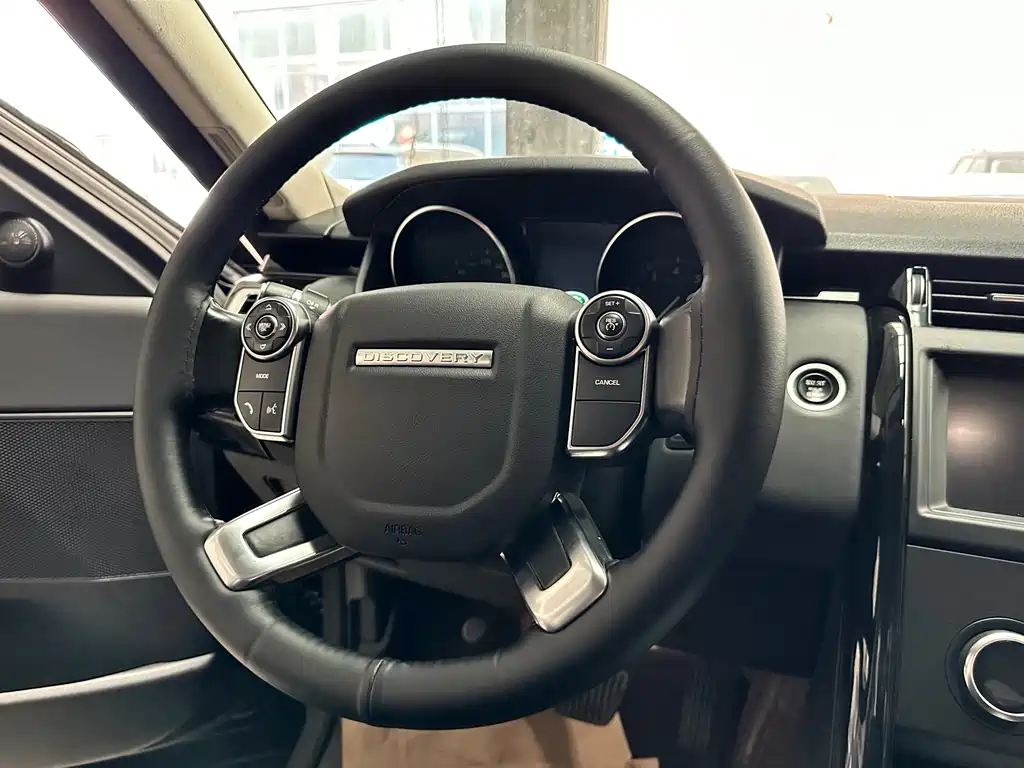 Land Rover Discovery 2018 — фото 8