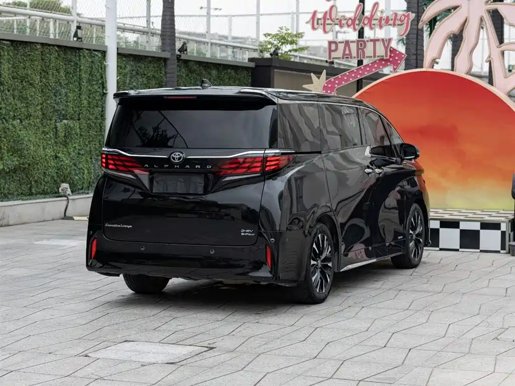 Toyota Alphard 2024 — фото 4