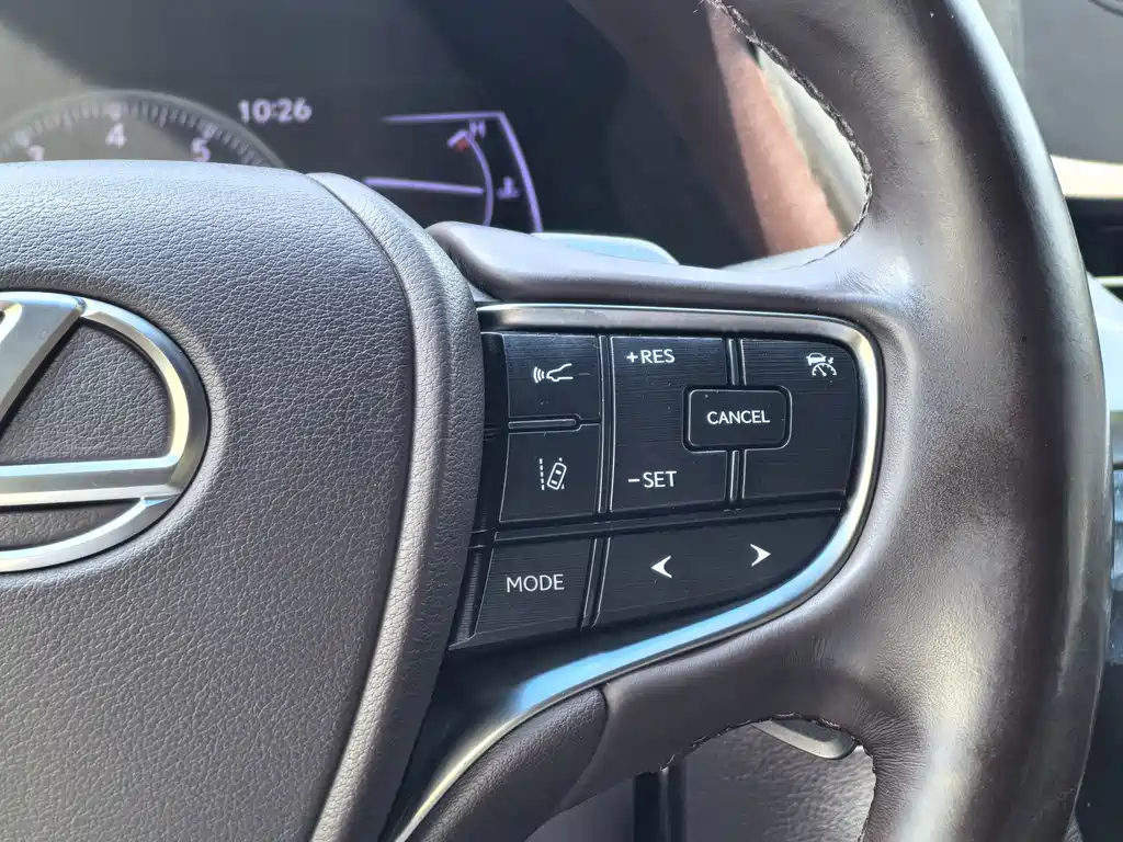 Lexus ES 2019 — фото 18