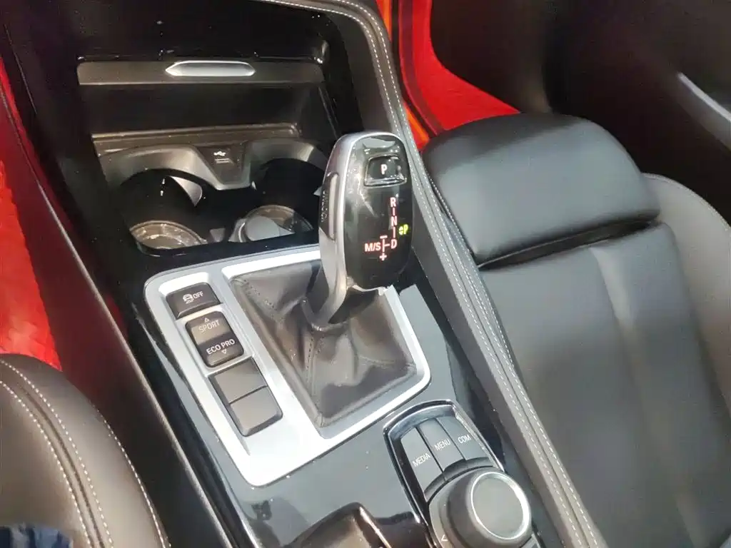 BMW 1 Series 2020 — фото 10