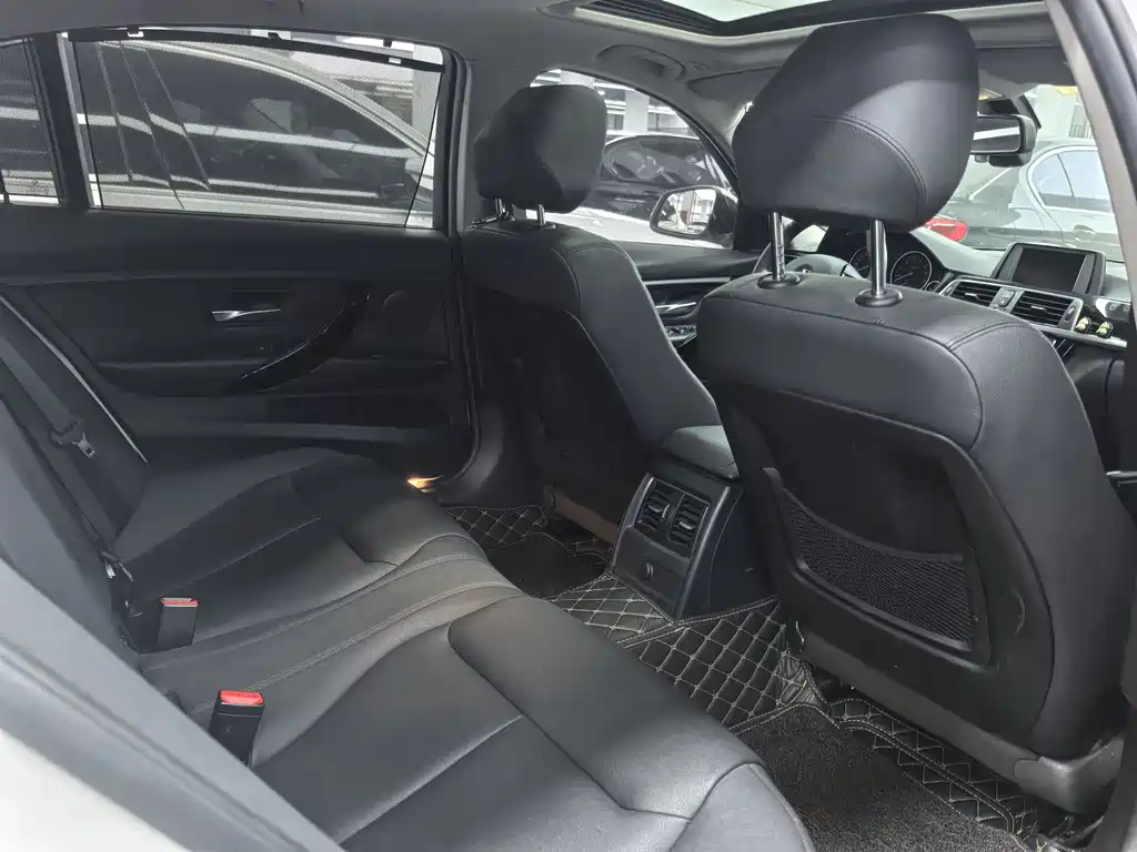 BMW 3 Series 2017 — фото 13