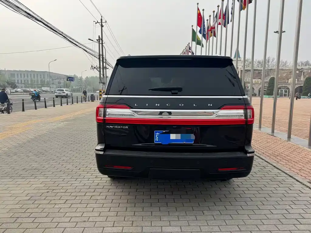 Lincoln Navigator 2021 — фото 18