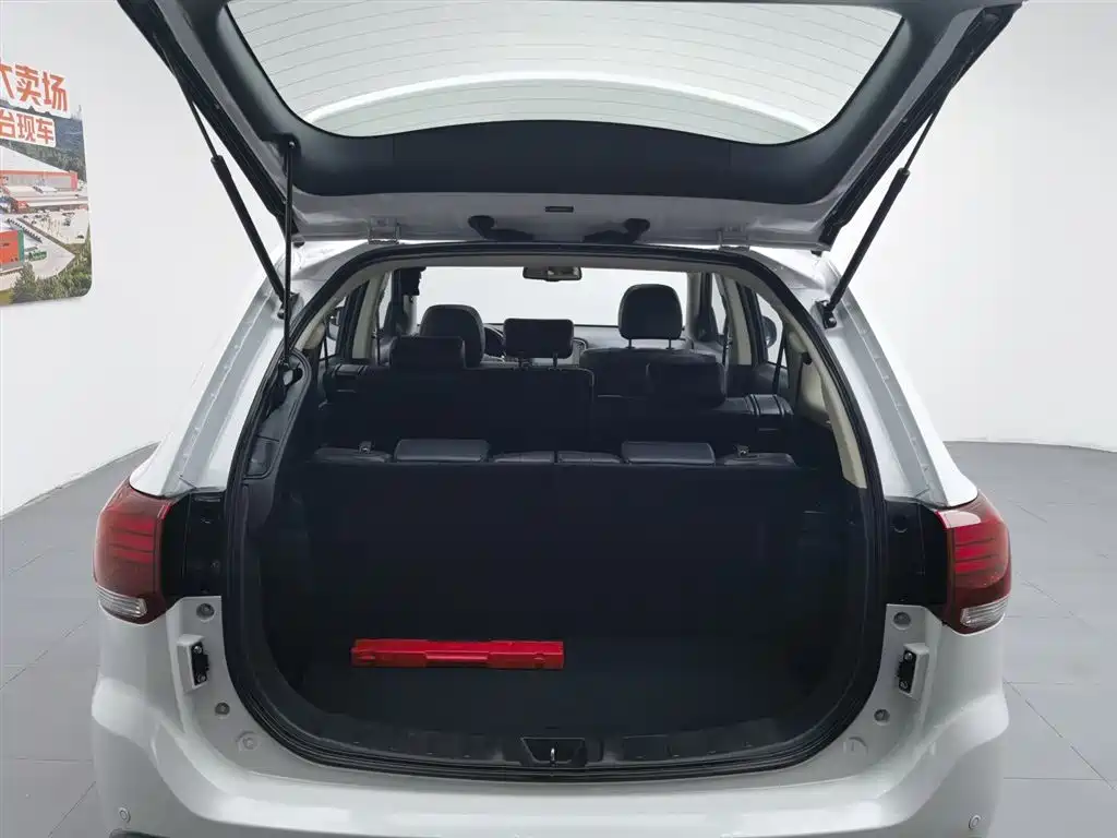 Mitsubishi Outlander 2017 — фото 16