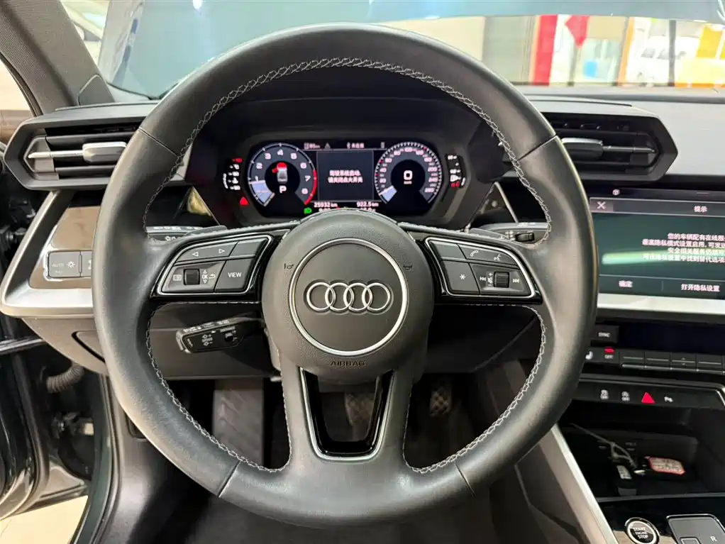 Audi A3 2023 — фото 11