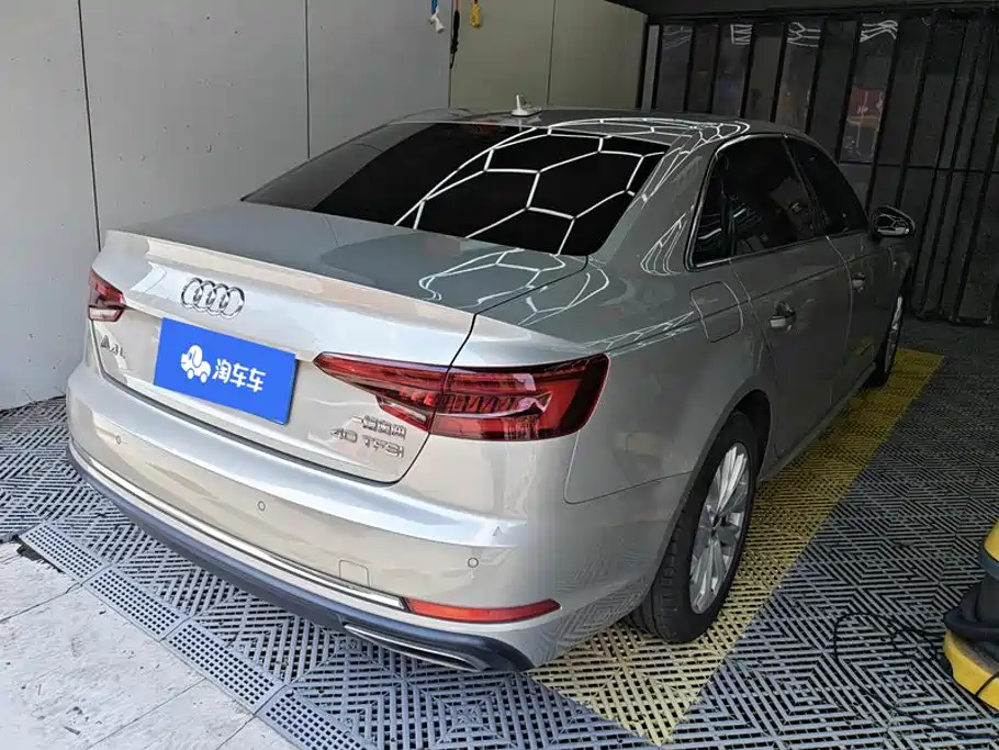 Audi A4L 2018