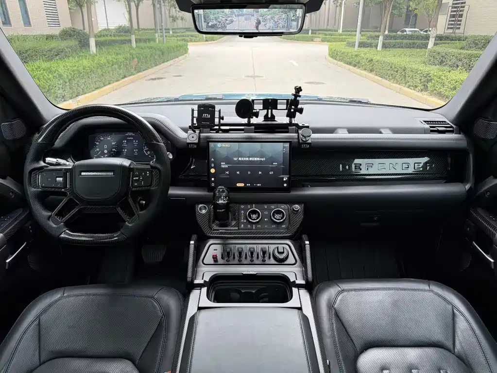 Land Rover Defender 2021 — фото 11