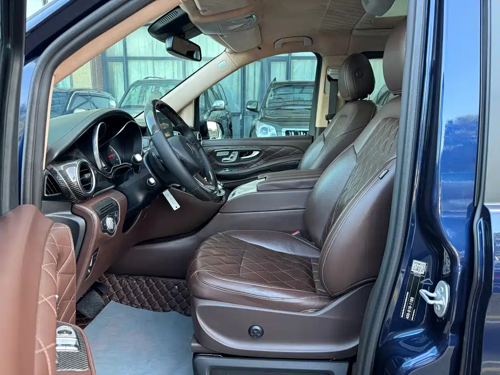 Mercedes-Benz V-Class 2018 — фото 11