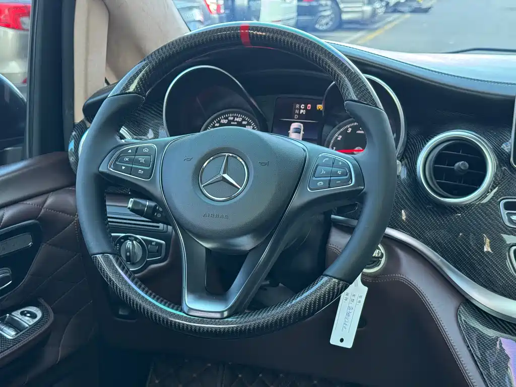 Mercedes-Benz V-Class 2018 — фото 16