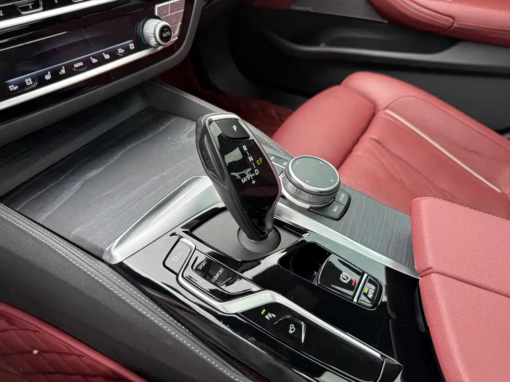 BMW 5 Series 2021 — фото 12