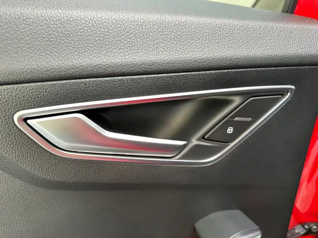 Audi Q2L 2022 — фото 22