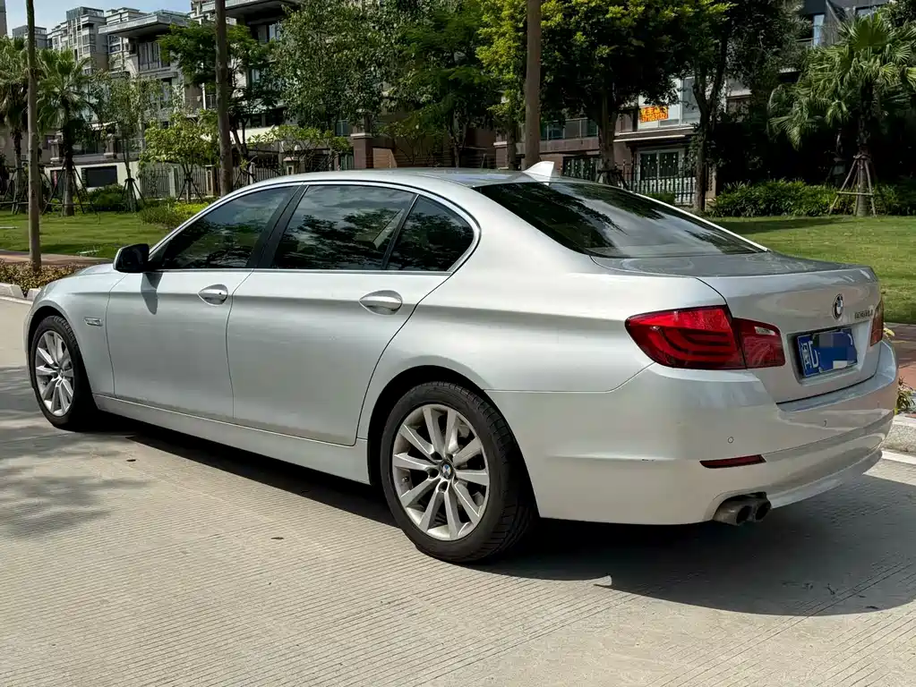 BMW 5 Series 2012 — фото 6